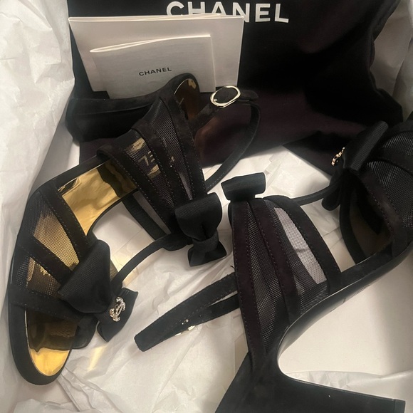 Chanel - Picture 3 of 4